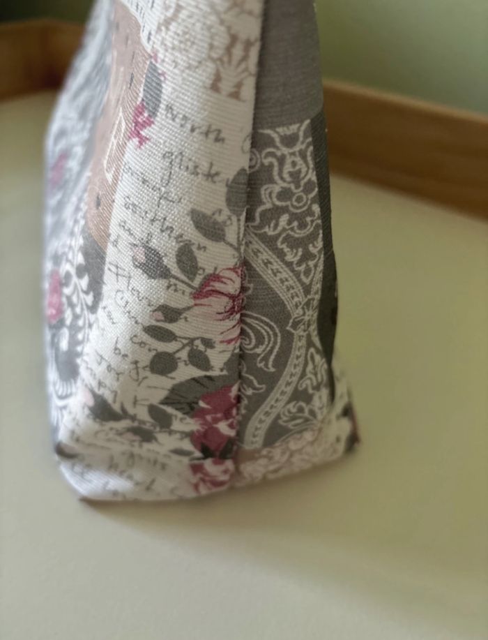 Grande trousse de toilette thème Romance - photo numéro 3