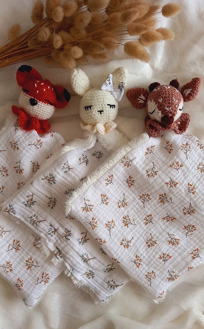 Doudou lange petit lapin 🐰tissus petites feuilles bleu - photo numéro 3