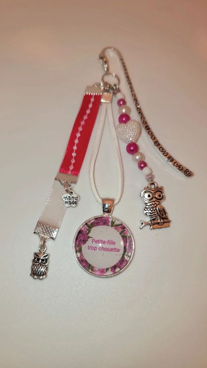 Cadeau petite fille, bijoux de sac ou marque page " petite fille qui déchire "