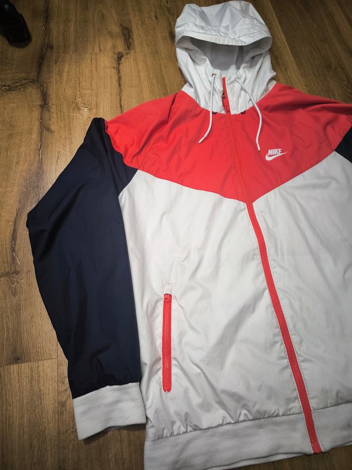 Veste a capuche Nike,coupe vent, taille L, très bon état - photo numéro 2