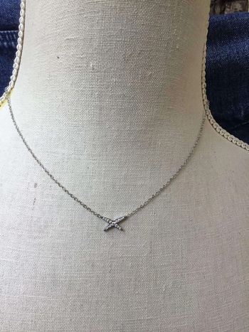 Collier réglable acier inoxydable argent liens croisés cristaux