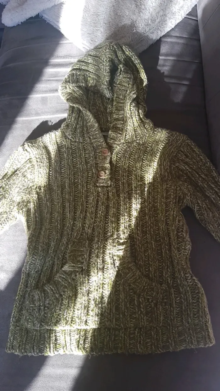 Pull chaud avec capuche vert 10 ans