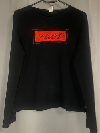 Haut noir et rouge manches longues