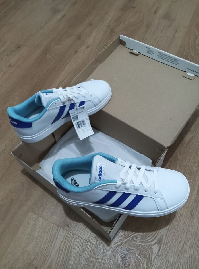 Baskets Adidas neuves pointure 37 - photo numéro 2