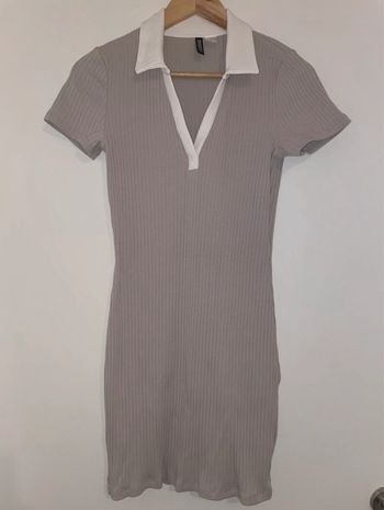 Robe H&M polo taupe à col blanc M