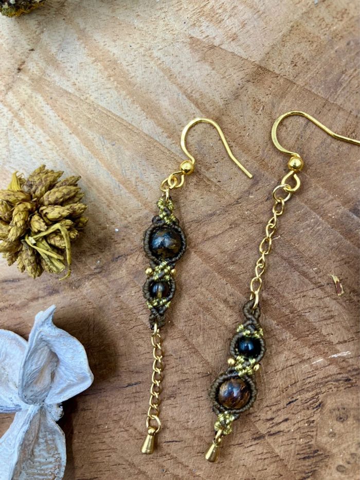 Boucles d’oreilles pendantes dépareillées macramé chaînes pierres Bronzite et Quartz - photo numéro 3