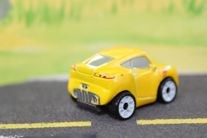 Disney Pixar mini racer Cruz Ramirez - photo numéro 5