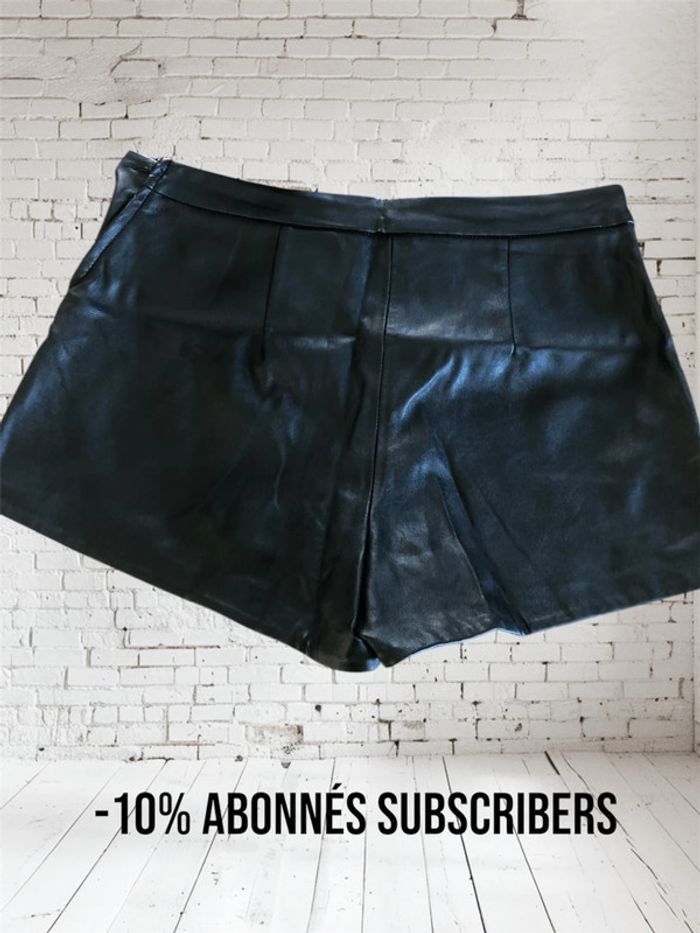 Short court noir taille 38 H&M