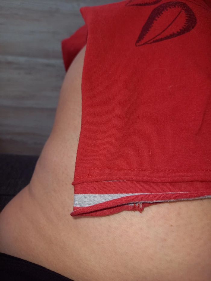 Tee-shirt manches longues rouge. - photo numéro 4