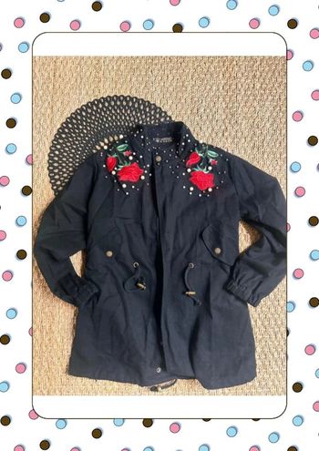 Veste noir avec broderie rose