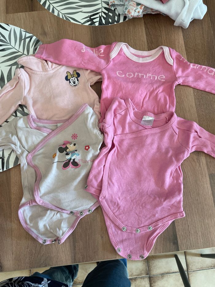 Lot de bodies 1 mois - photo numéro 3