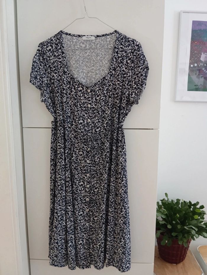Robe vintage boutonnée noire à propos fleurs blanches - photo numéro 3