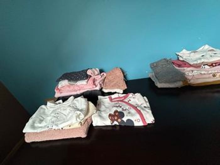 Lot vêtements bébé fille 1 à 3 mois – bodys, pyjamas, pantalons, etc. - photo numéro 5