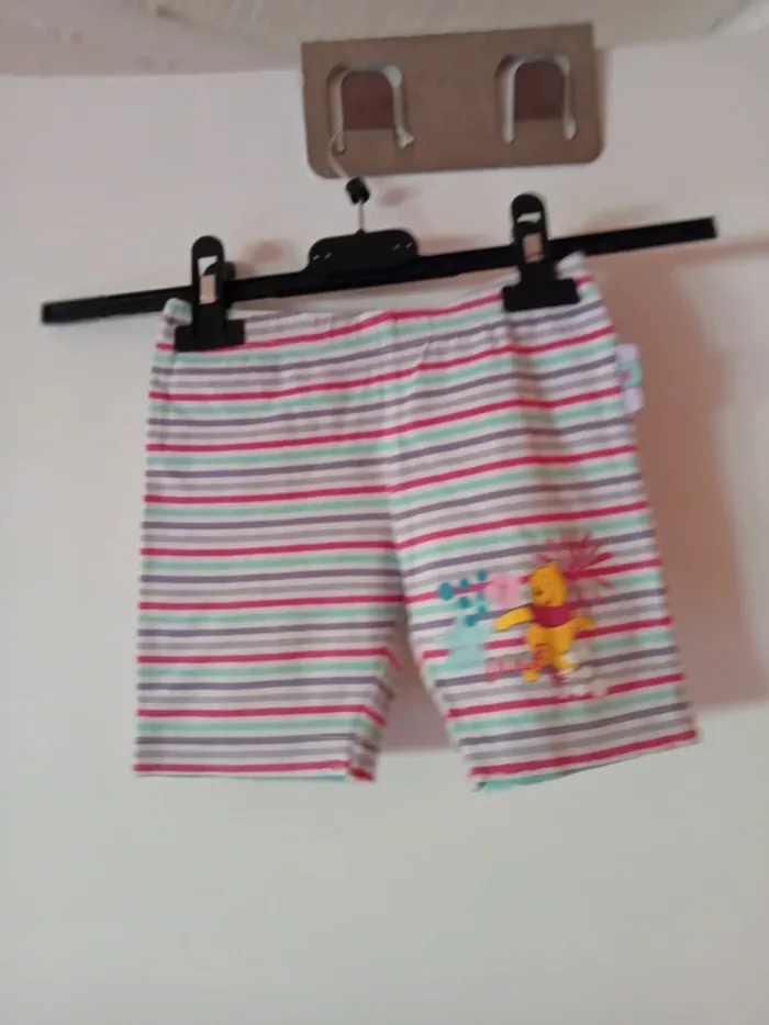 Joli short rayé. 2 ans