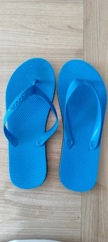 Tongs bleues en 37