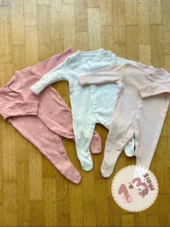 Lot de 3 pyjamas Primark neufs (1-3 mois)