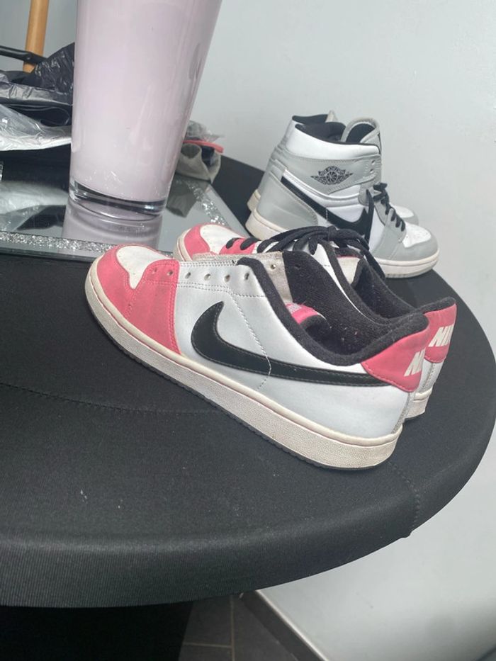 Basket noir blanc rose Nike - photo numéro 3