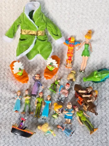 Lot collection de jouets Disney Peter Pan et Clochette