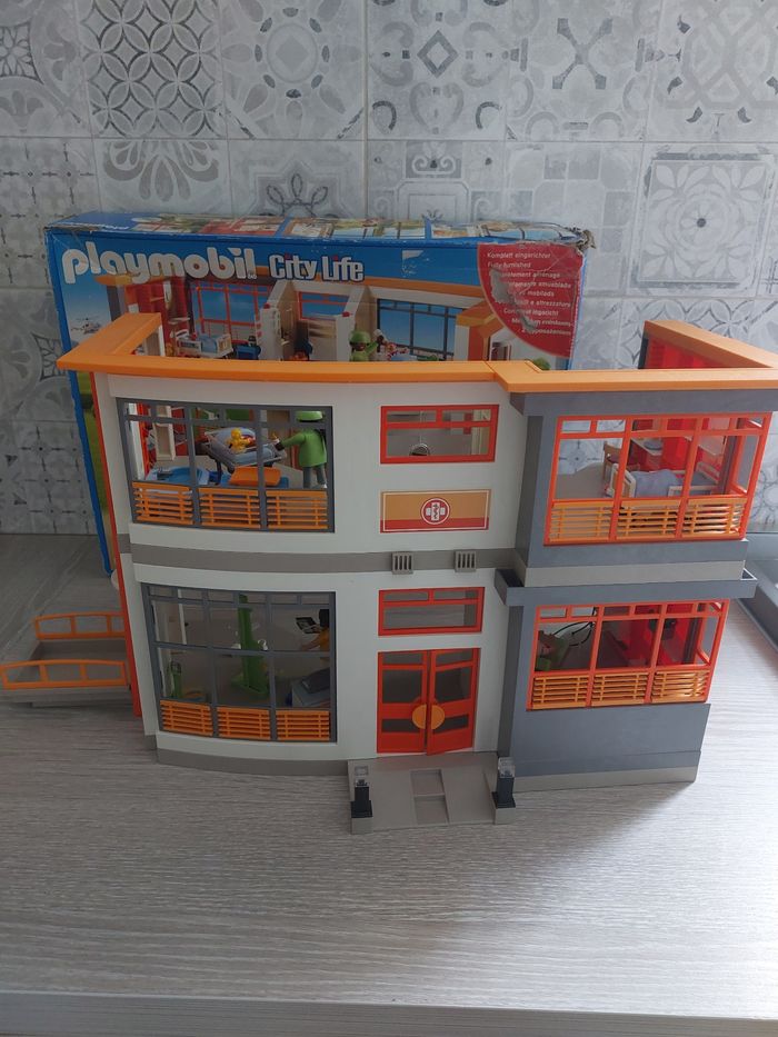 Hopital  playmobil très non état