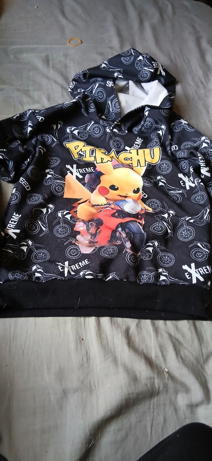 Sweat pikachu 12 ans