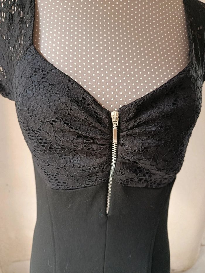Robe noir cintré dentelle Cache cache Taille 38 - photo numéro 2