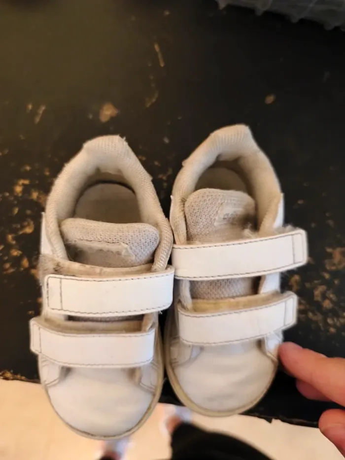 Paire de baskets marque  adidas bon état pointure 21 - photo numéro 5