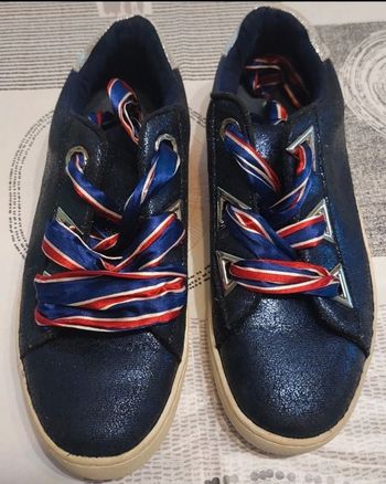 Baskets bleues