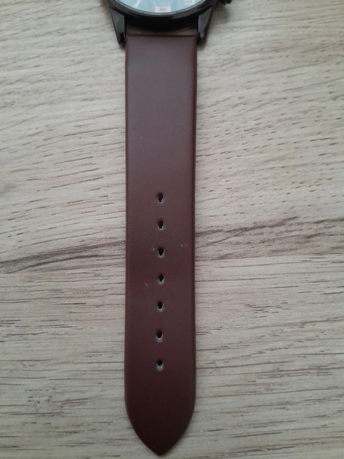 Montre homme noire et argentée, bracelet marron, montre a quartz - photo numéro 5
