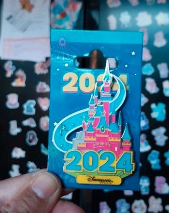 Pins disneyland Paris château 2024