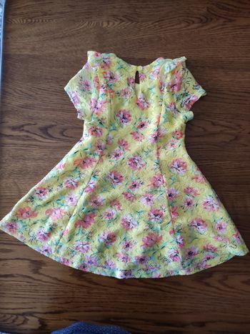 Jolie robe fleurie 3/4 ans