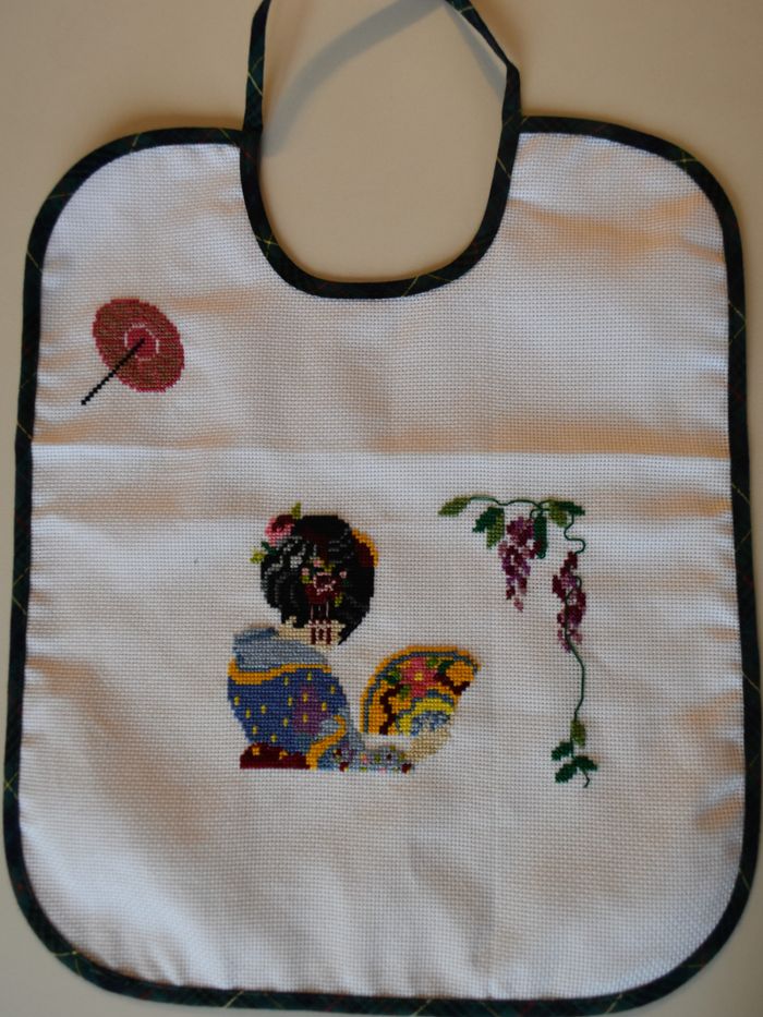 Grand bavoir brodé motif japonaise