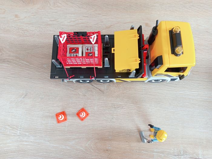 Playmobil 70444 Camion benne et sa plateforme - photo numéro 4