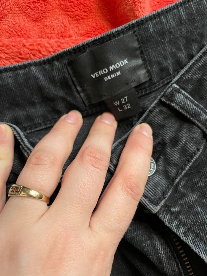 Jeans gris foncé taille haute Vero Moda taille 27/32 très bon état - photo numéro 4