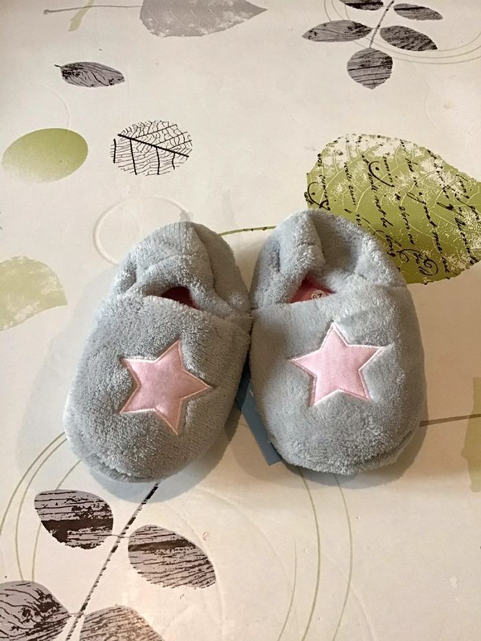 Chaussons fille taille 29 taille élastique couleur gris clair et rose