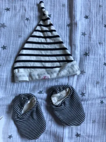 Ensemble bonnet + chaussons Petit Bateau- 6 mois