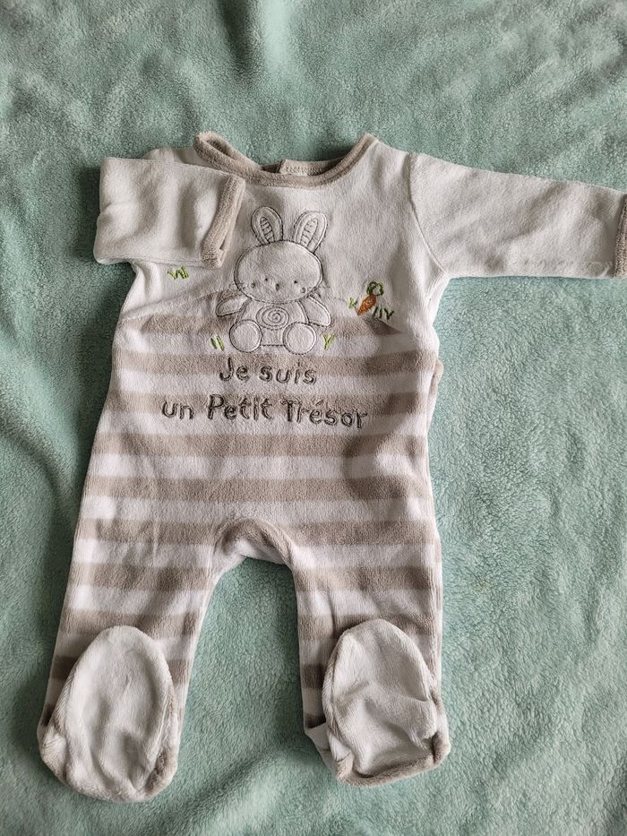 Pyjama 1 mois - photo numéro 1