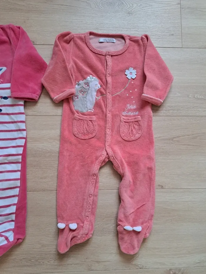 Lot pyjamas hiver 12/18m - photo numéro 2
