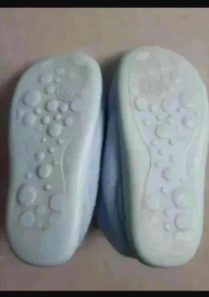 paire de chaussons montants à fermetures pointure 20 bleu Très bon état Tissaia - photo numéro 3