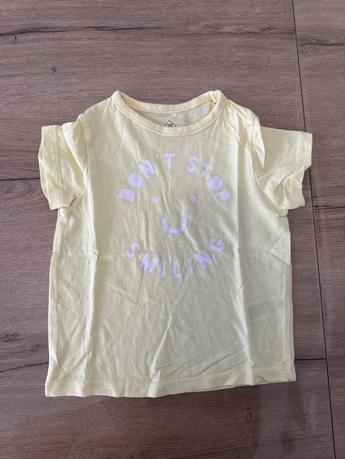T-shirt jaune