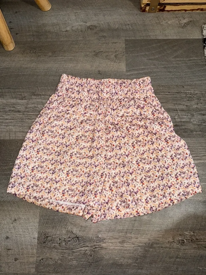 Short fleurie Zara rose beige taille haute - photo numéro 3