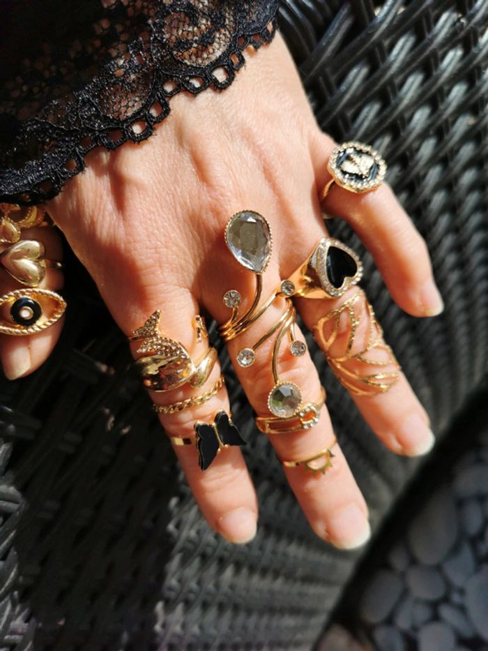 A40 lot de 13 bagues fantaisie doré or tendance diverses taille.neuves - photo numéro 2