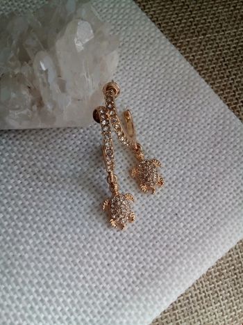 Boucles d'oreilles petites tortues dorées