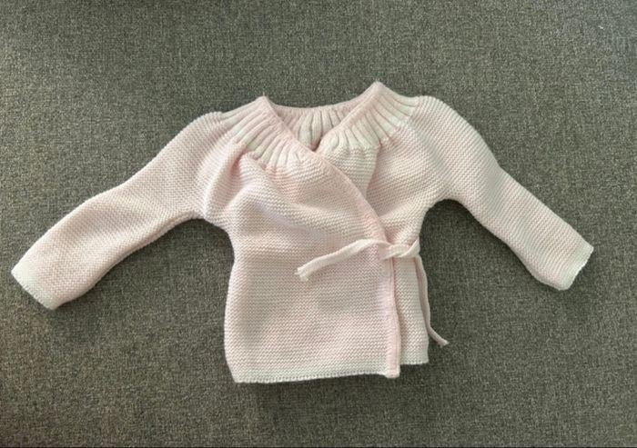 5 Gilets rose et blanc - taille 1 mois - photo numéro 4