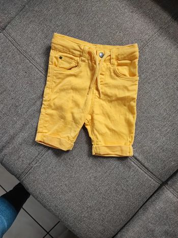 Short jaune