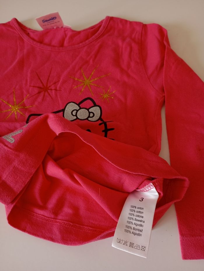 Tee-shirt manches longues.3 ans . Coton rose fushia ,motifs pailletés argent et or .Hello Kitty. Très bon état. - photo numéro 9