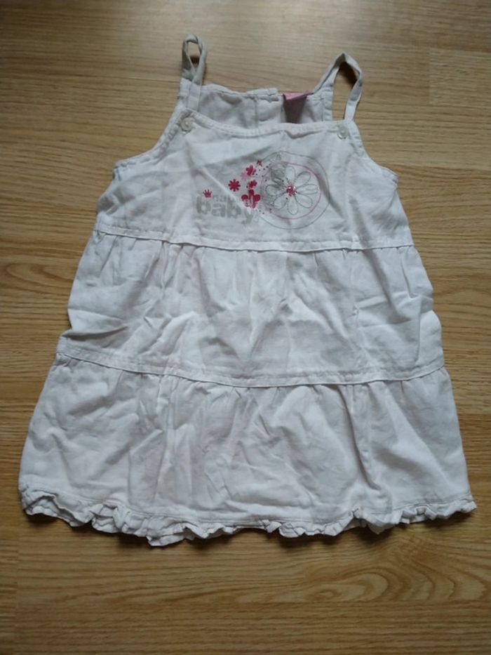 Robe blanche a bretelles.
Filles. Taille 4 ans - photo numéro 2
