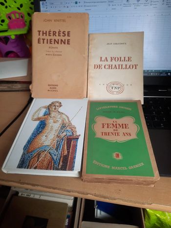 Lot de livres histoire de femme p b
