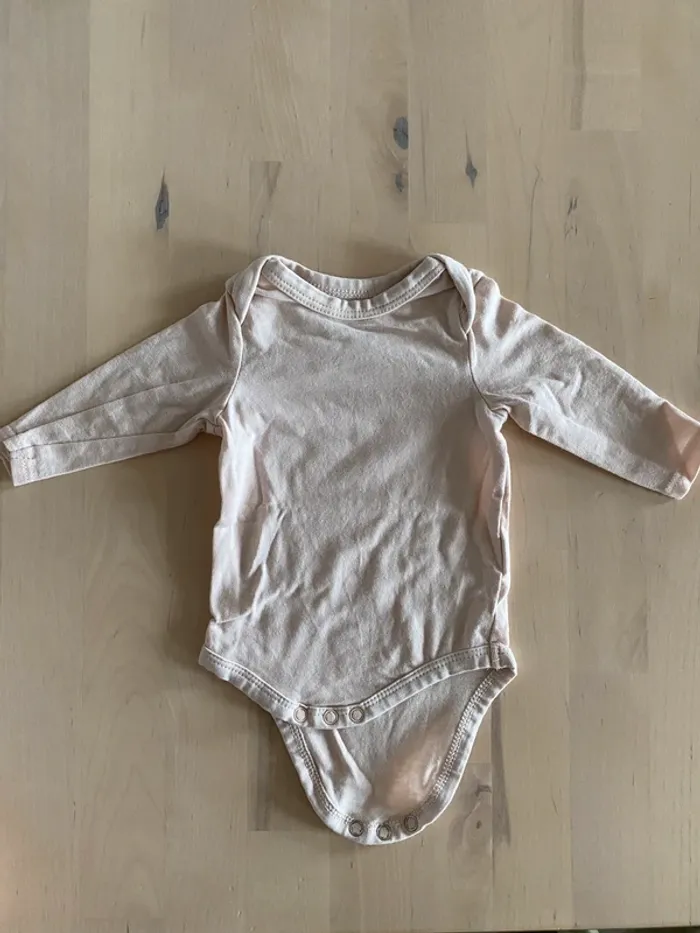 Lot 3 bodys - taille 1 mois - photo numéro 5