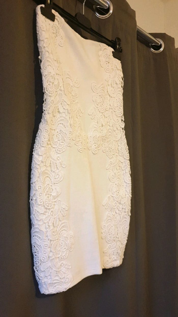 Robe bustier blanche avec broderie - photo numéro 2