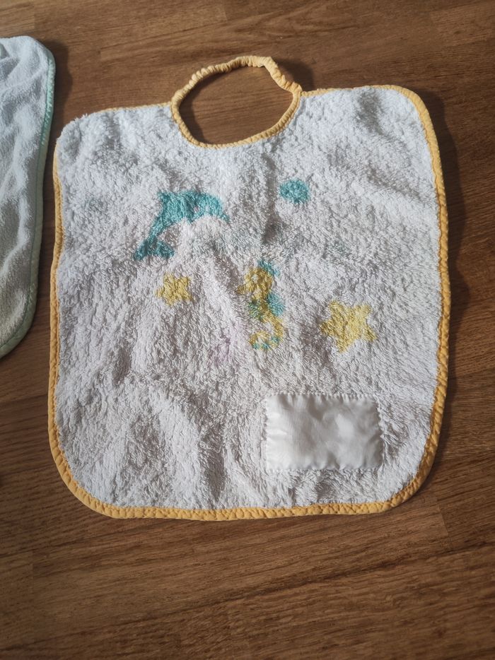 Lots de 3 grands bavoirs - photo numéro 3